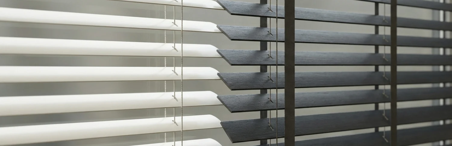 Hoe werken houten jaloezieen in een warm en rustig interieur? Hoe werken houten jaloezieen in een warm en rustig interieur?